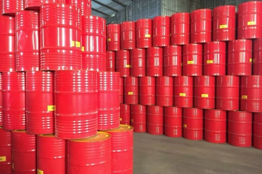 Đánh giá dầu máy ép nhựa Shell: Có đáng mua không?