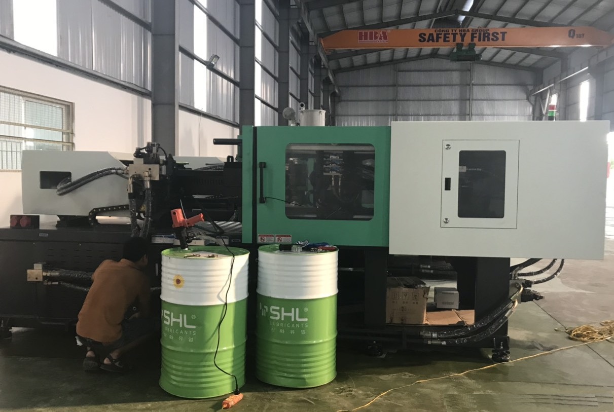 Đại lý nhớt máy ép nhựa Tp.HCM giá tốt