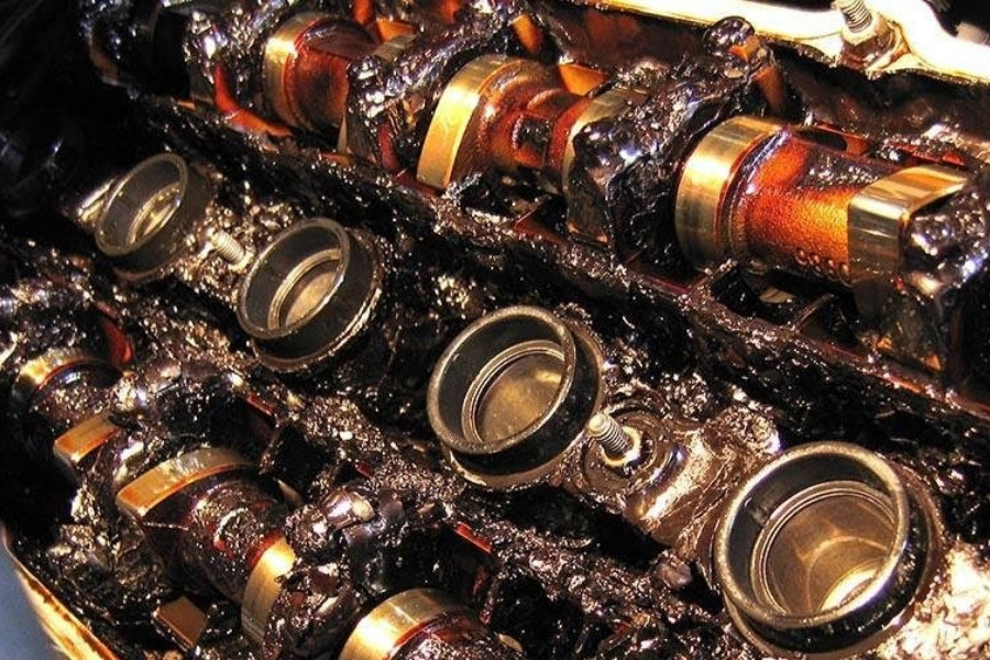 Vì sao nhớt thủy lực bị đen? Dấu hiệu cần thay nhớt ngay