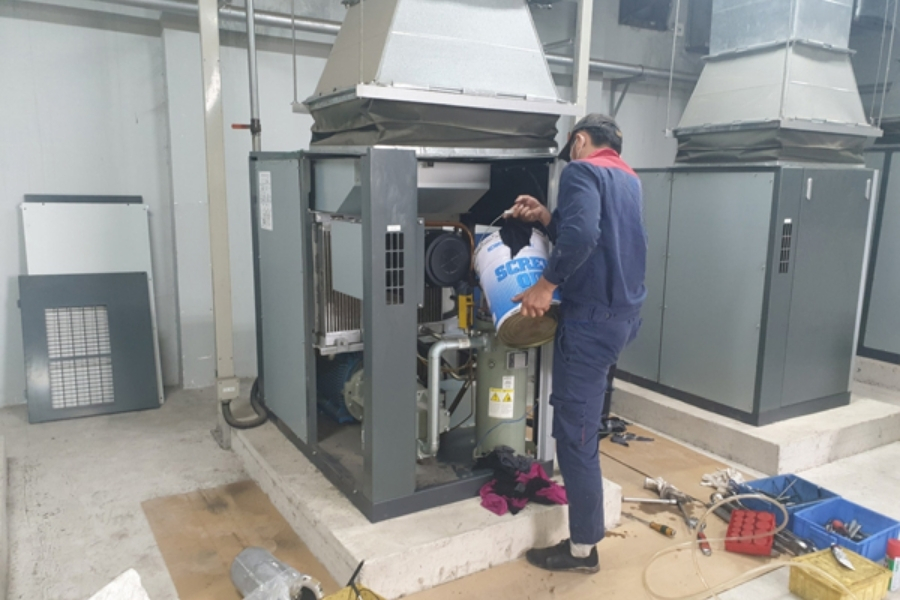 Quy trình chuẩn thay nhớt máy nén khí trục vít không gây hỏng hóc
