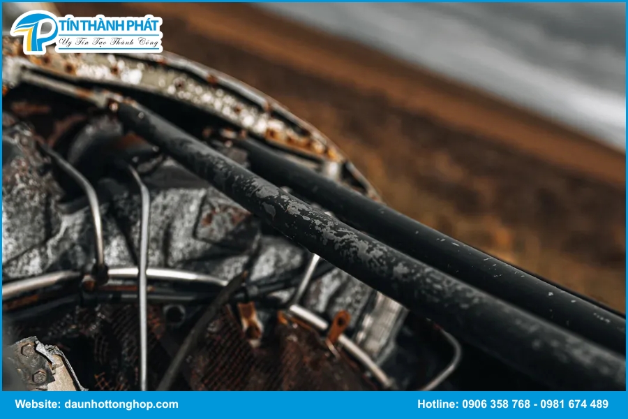 Ảnh hưởng của bụi kim loại trong nhớt đến bơm thủy lực