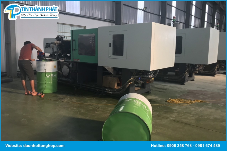 Kinh nghiệm lựa chọn dầu nhớt cho máy ép nhựa